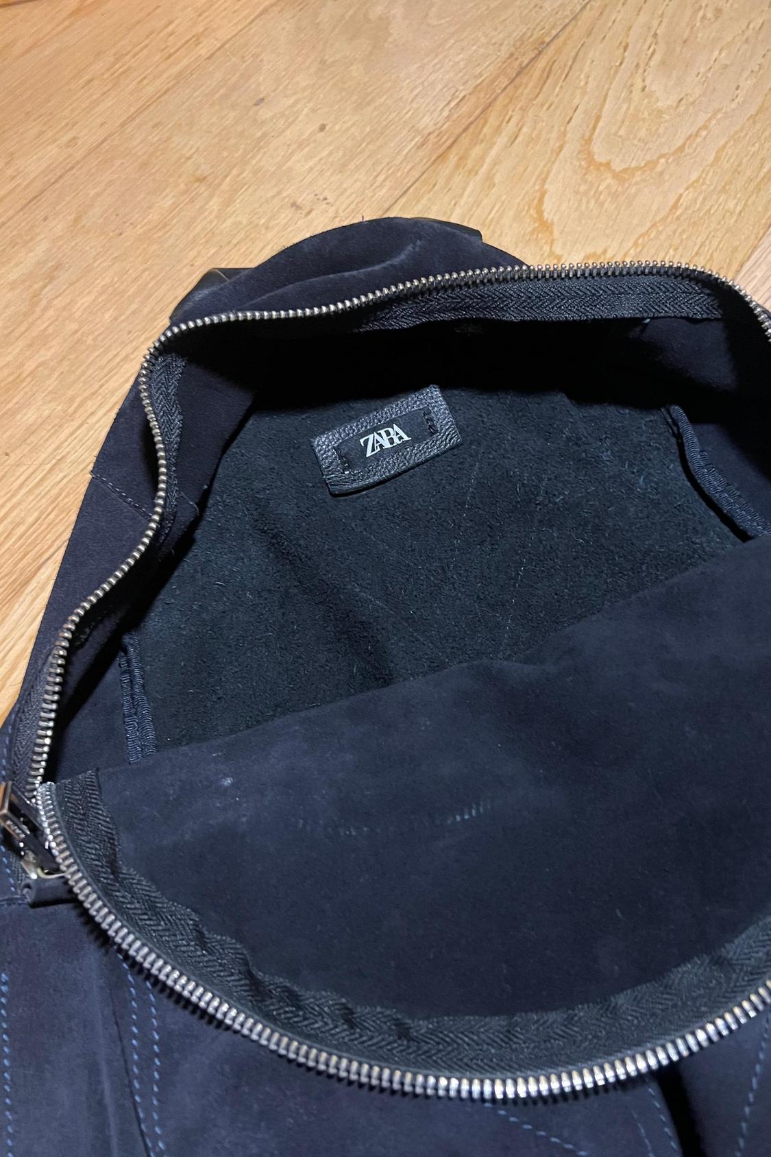 BLUE SUEDE AND BLACK LEADER BAG - Image 4
