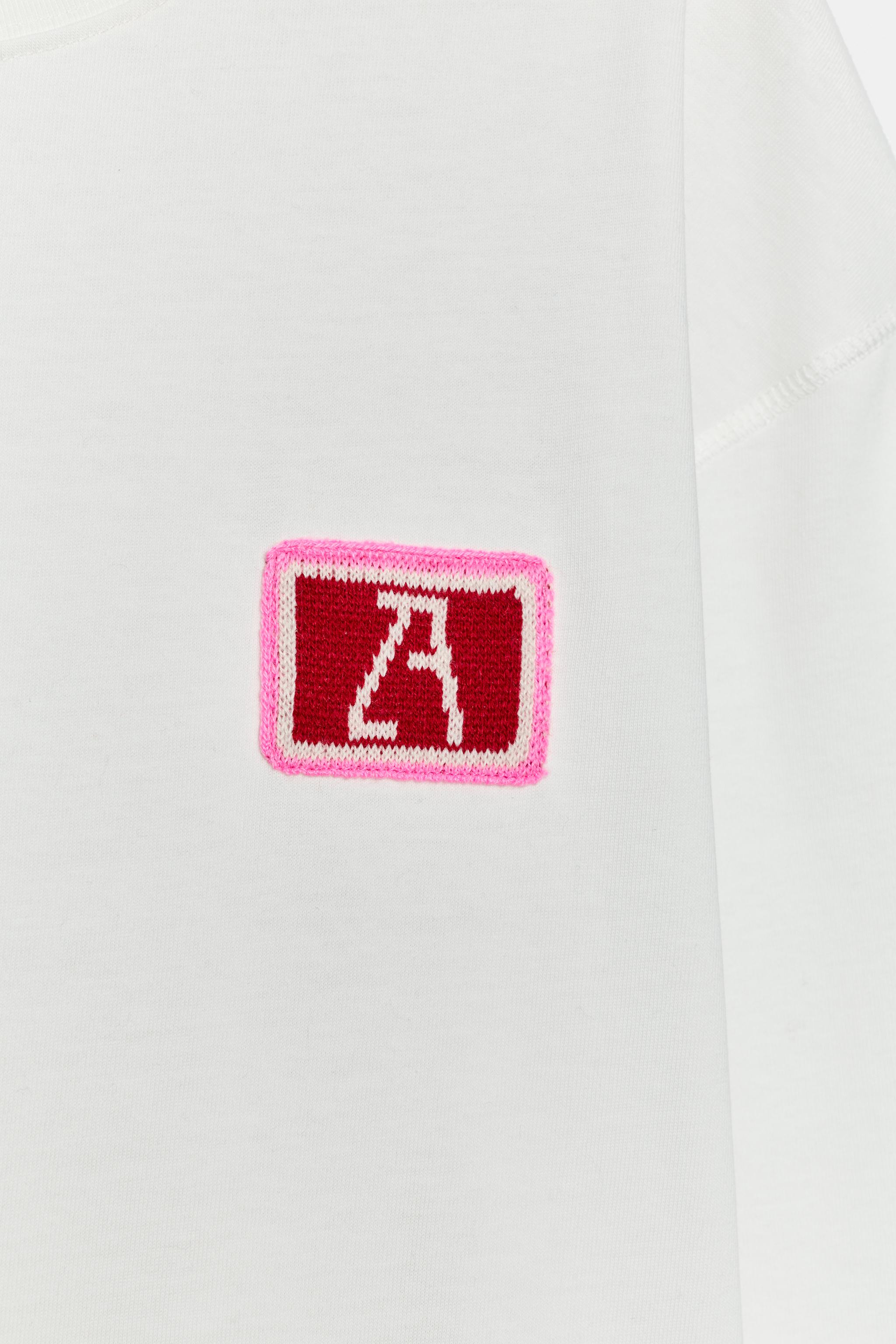 EMBROIDERED DETAIL T-SHIRT