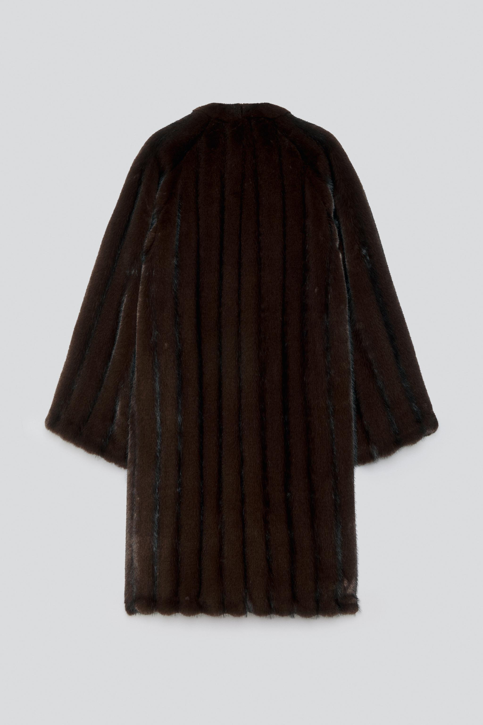 MANTEAU EFFET FOURRURE RÉVERSIBLE CONTRASTE