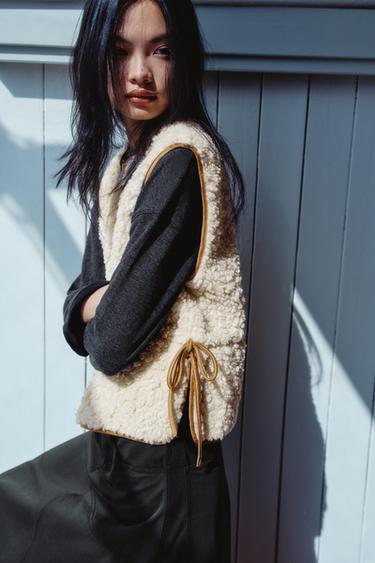 FAUX SHEARLING GILET WITH ADJUSTABLE WAIST - Oyster-white by Zara