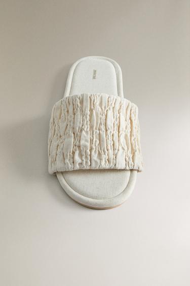 PANTOUFLES À BOUT OUVERT FRONCE - Beige de Zara - Image 4