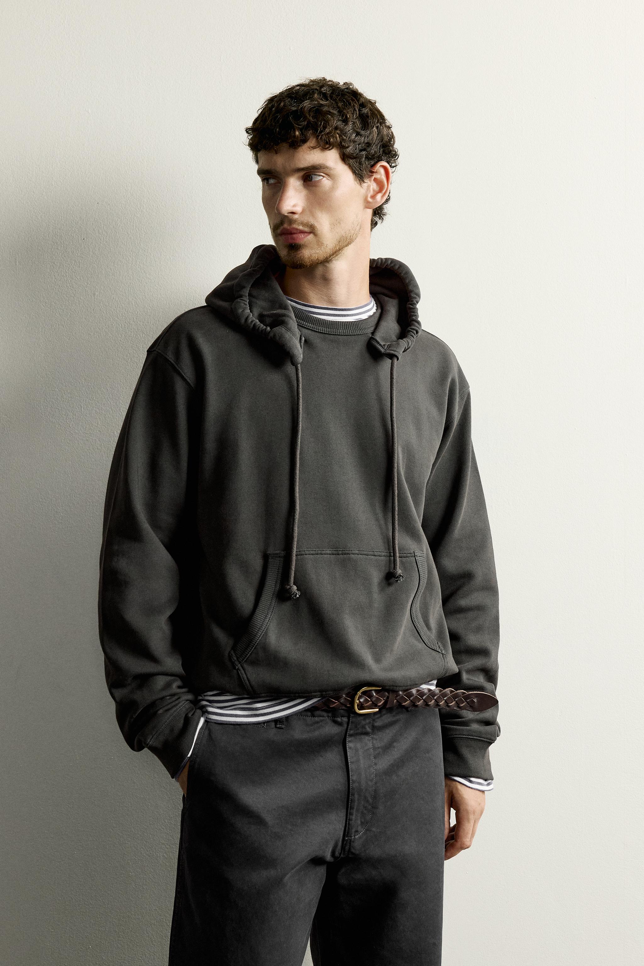 HOODED CREWNECK SWEATSHIRT