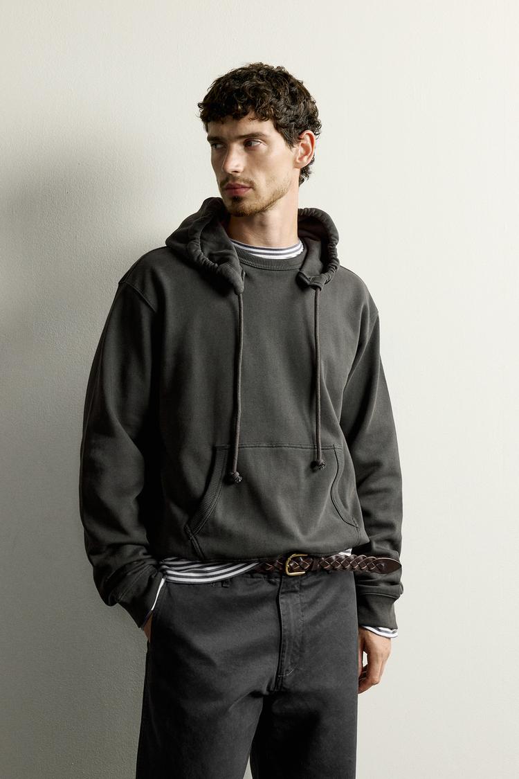 Sudadera con capucha de cuello redondo 2