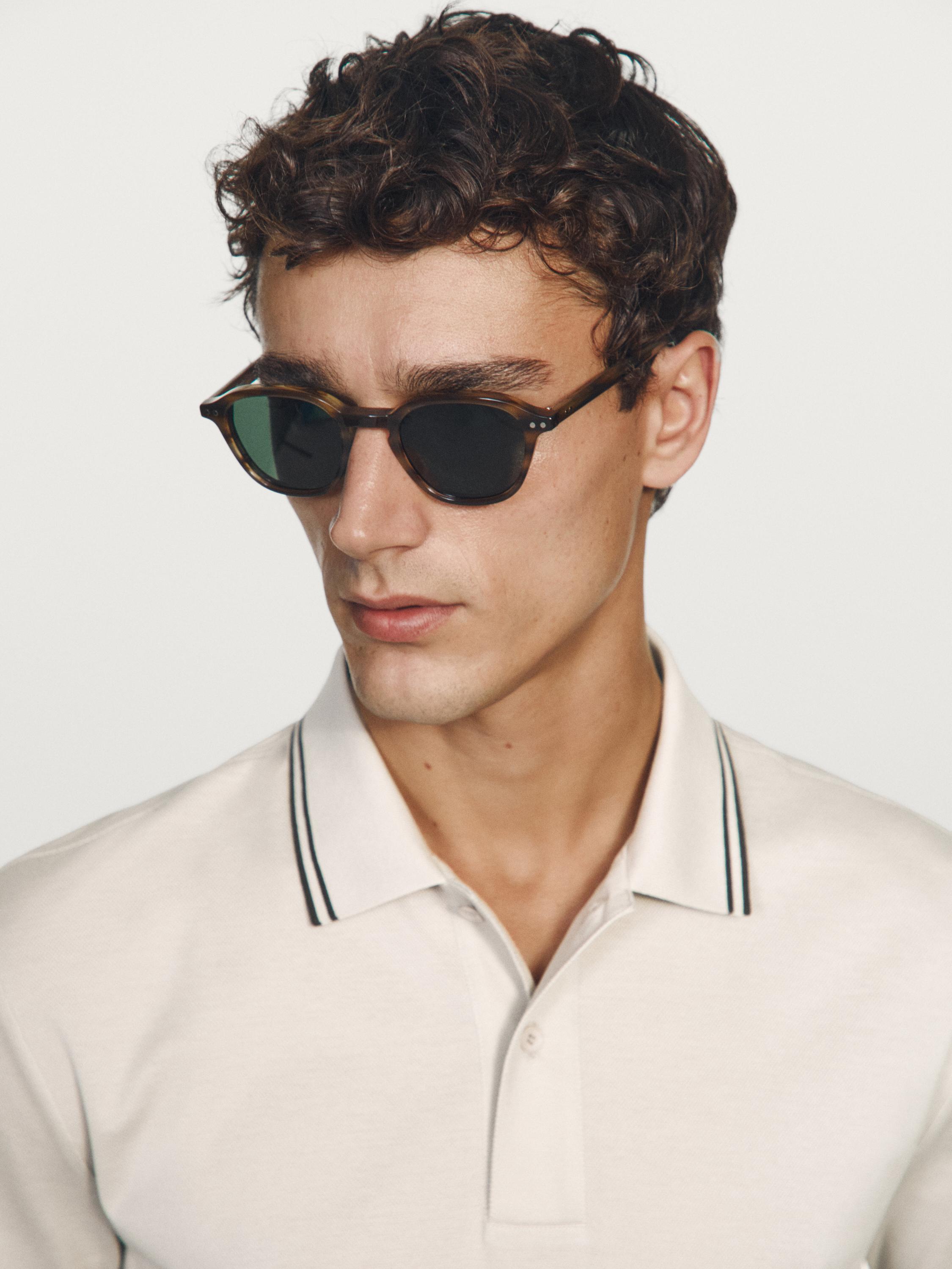 Short sleeve polo shirt with contrast detail