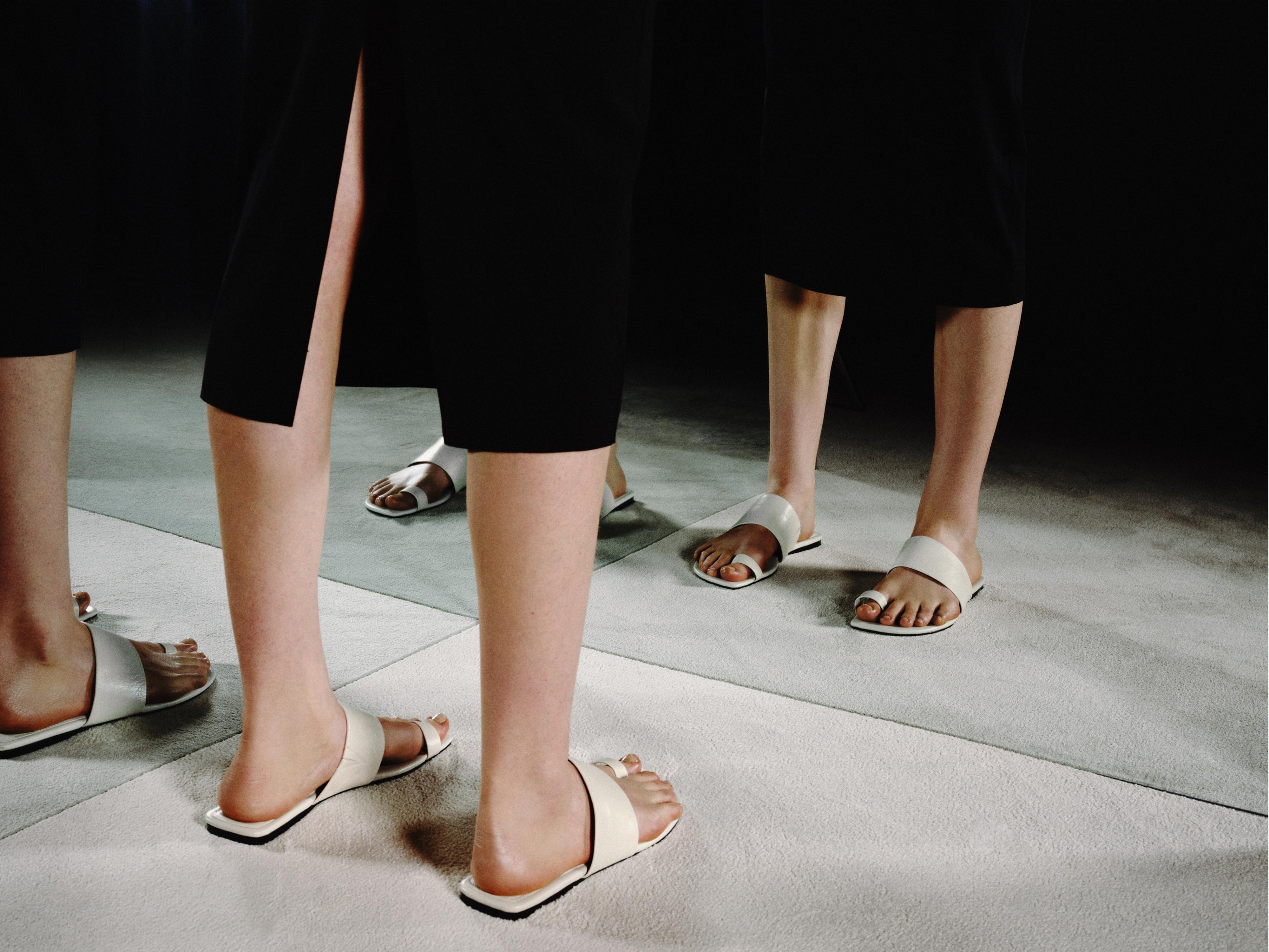 LIMITED EDITION LEATHER FLAT SANDALS