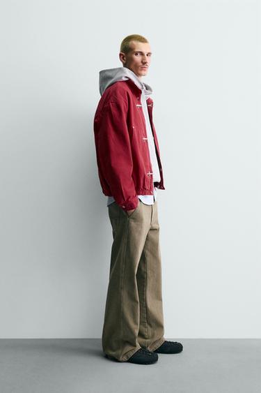 BLOUSON COURT À BRANDEBOURGS - Rouge de Zara - Image 3