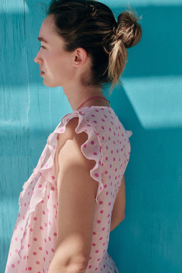Blusa de lunares con volantes 4