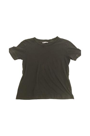 Black short-sleeved T-shirt on a white background. Visible label on the neck with the text "Zara".