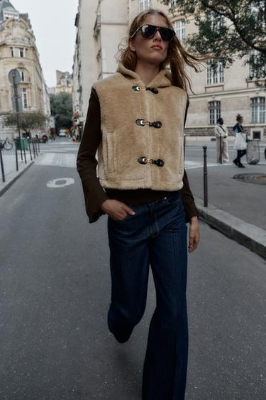 GILET EFFET MOUTON À BRANDEBOURGS - Marron clair de Zara - Image 3