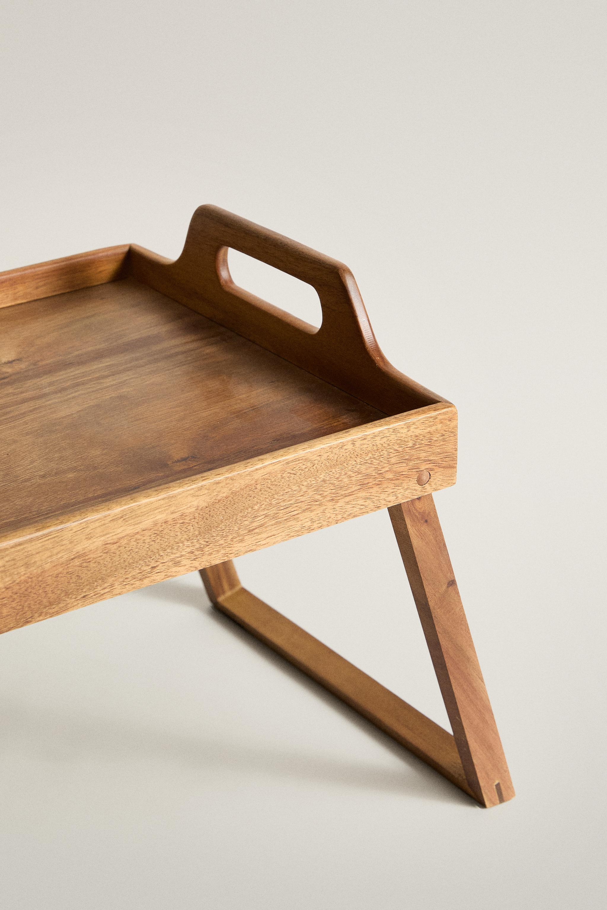 FOLDABLE TRAY WITH HANDLES
