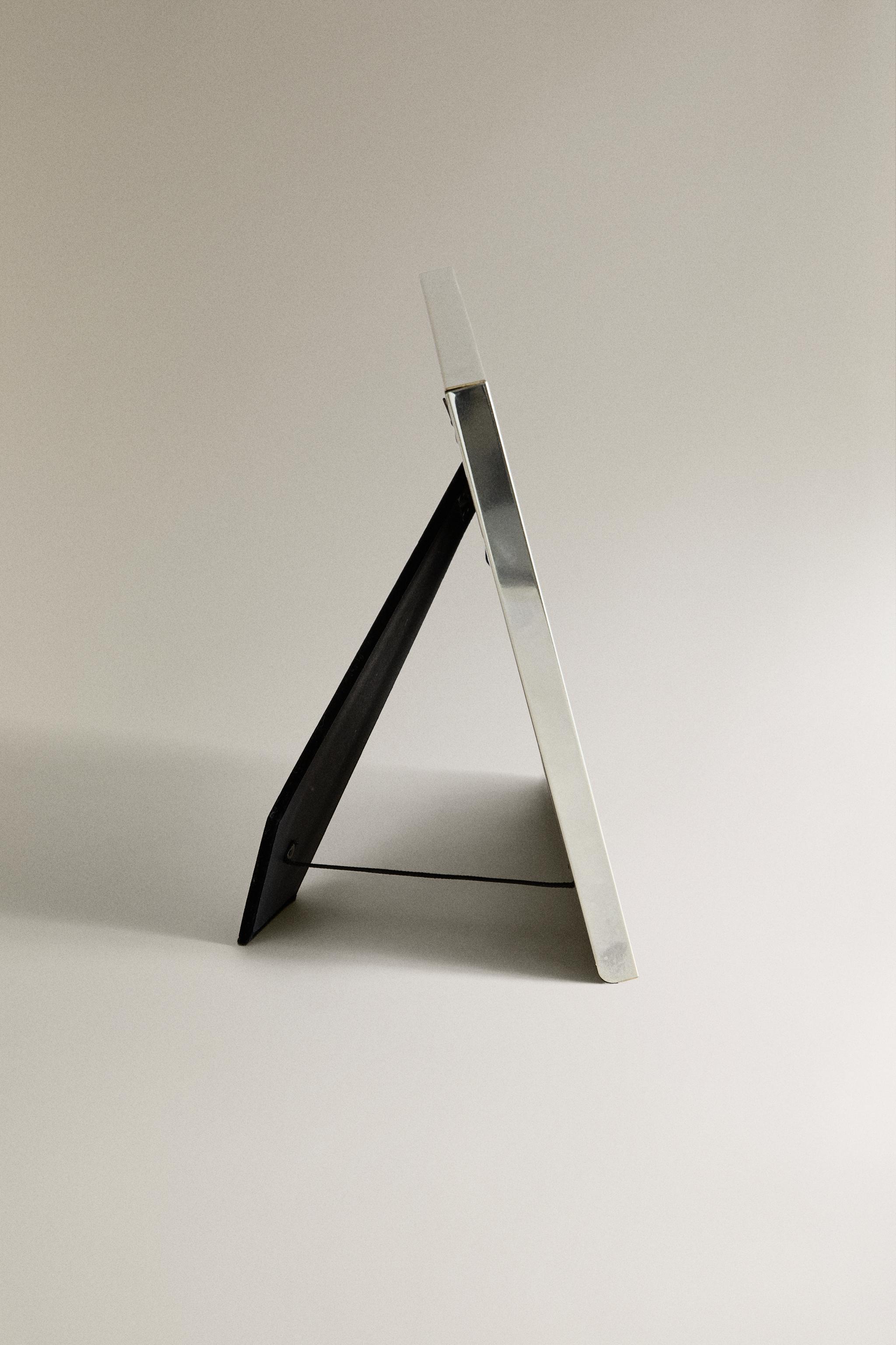 METAL PICTURE FRAME WITH STEPPED MAT