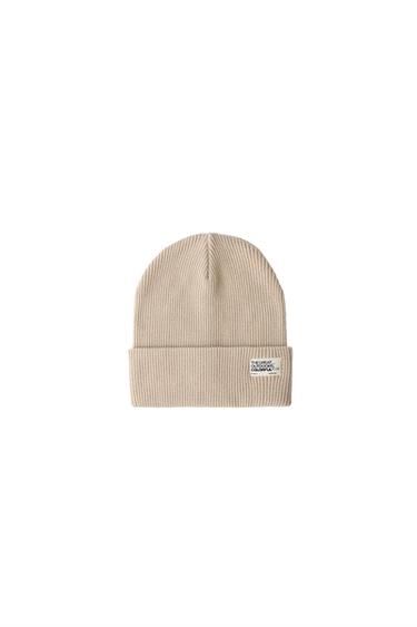 RIBBED KNIT LABEL HAT — Ice 1
