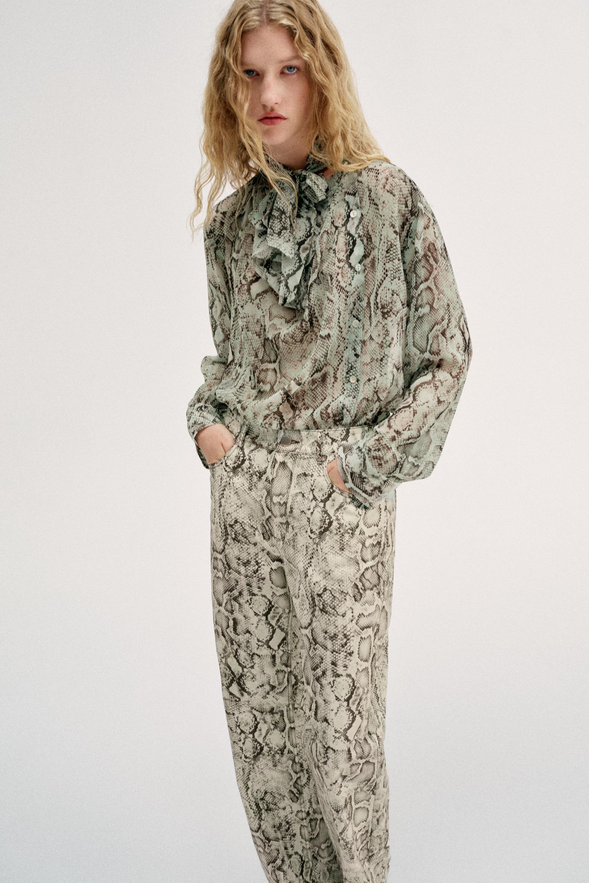 Z1975 HIGH-RISE STRAIGHT LONG LENGTH ANIMAL PRINT JEANS