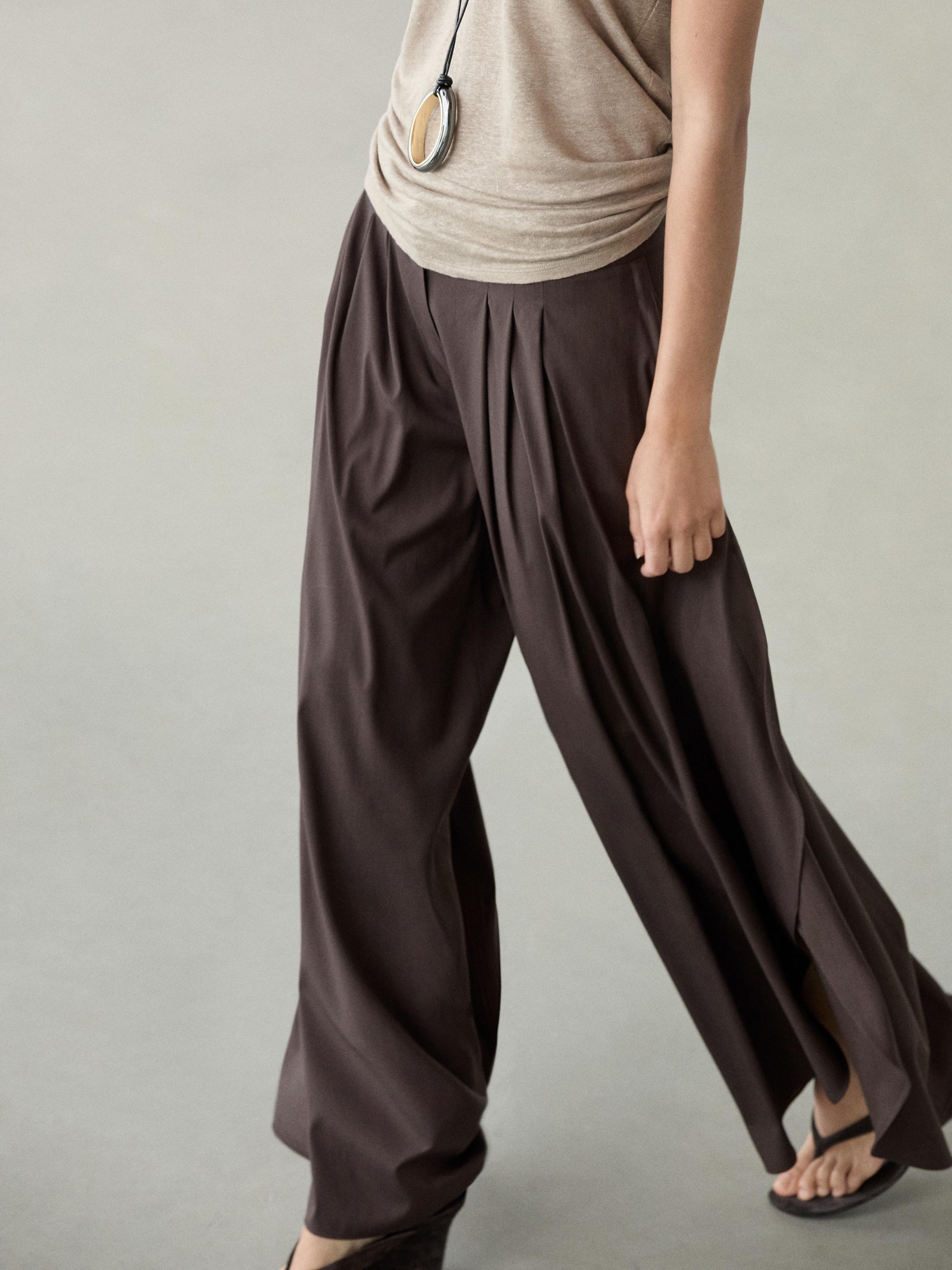 Wide-leg pleated trousers with side vents