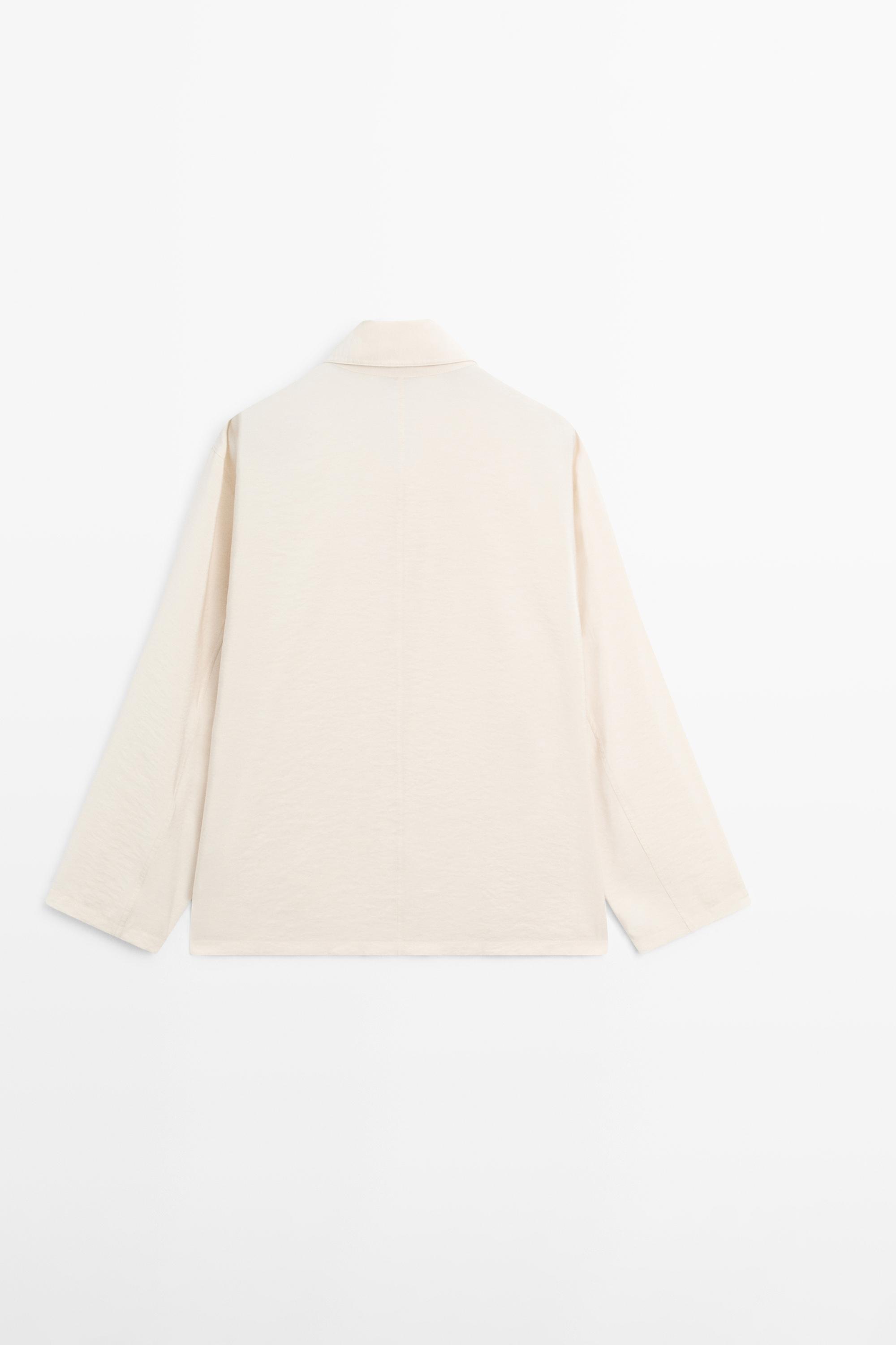 Flowing shirt with asymmetric buttons