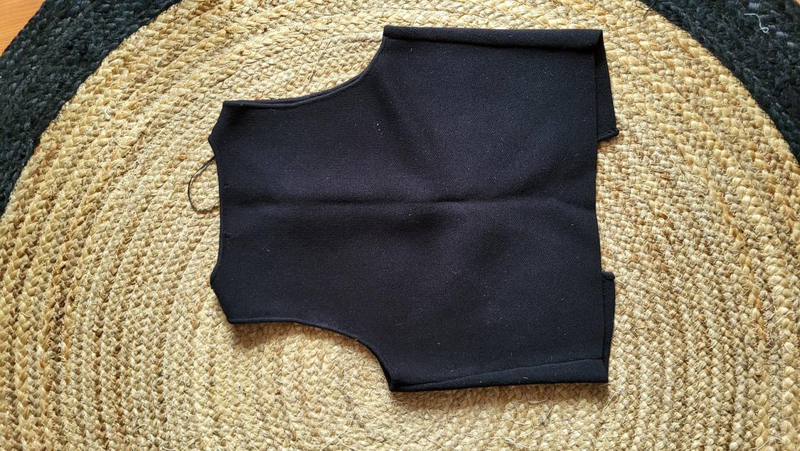 BUTTONED KNIT VEST TOP - Image 2
