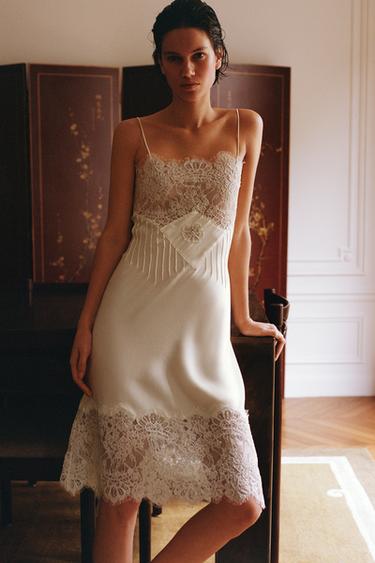ROBE STYLE LINGERIE SATINÉE DENTELLE - Écru de Zara