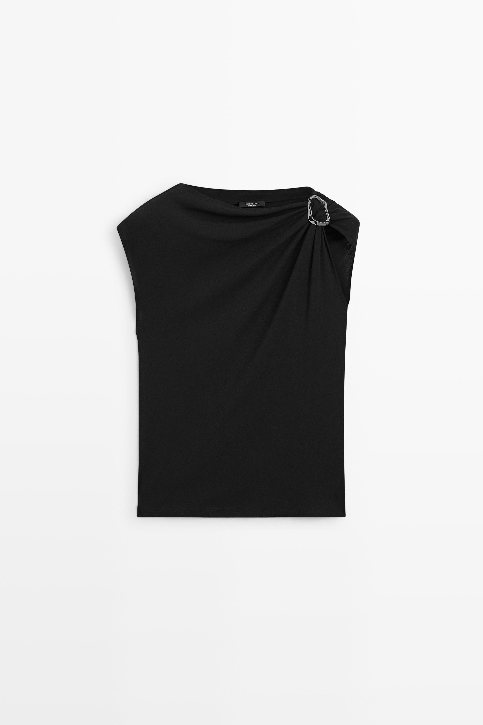 Asymmetric metal detail top