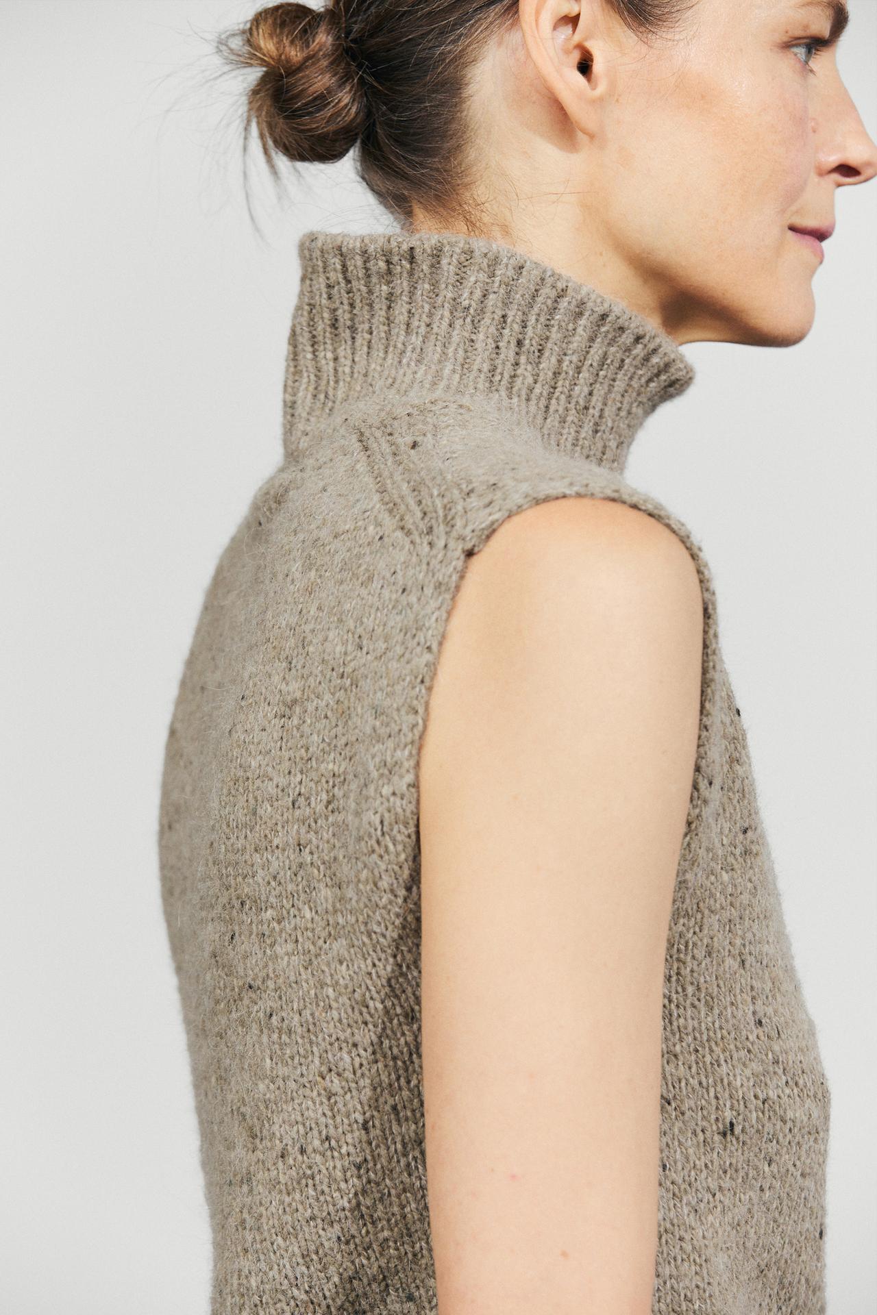 High neck knit vest — Beige
