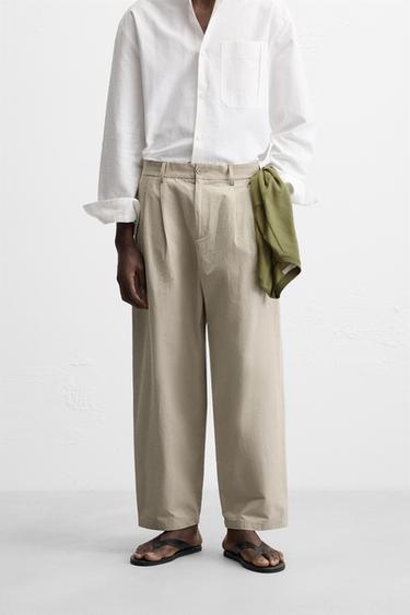 PANTALÓN CHINO PLIEGUES - Tostado de Zara