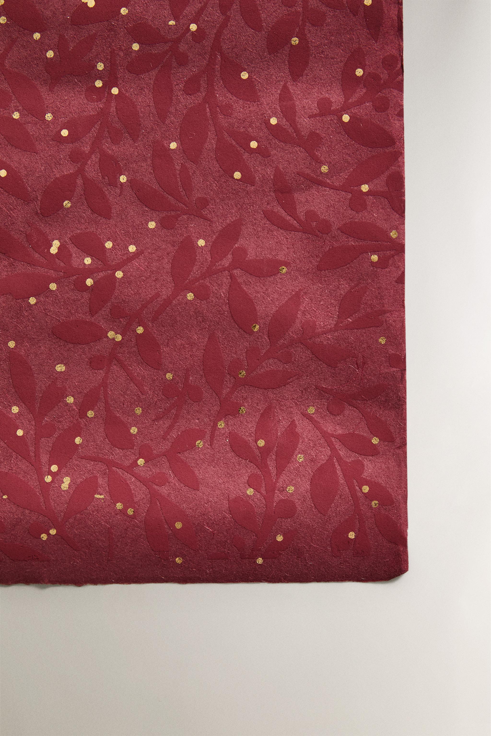 CHRISTMAS HOLLY LEAF WRAPPING PAPER