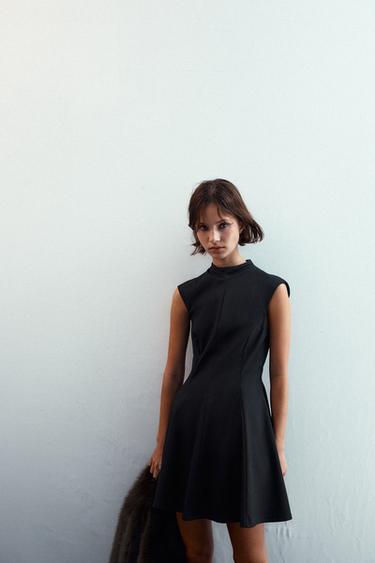 ROBE COURTE À VOLUME - Noir de Zara - Image 2