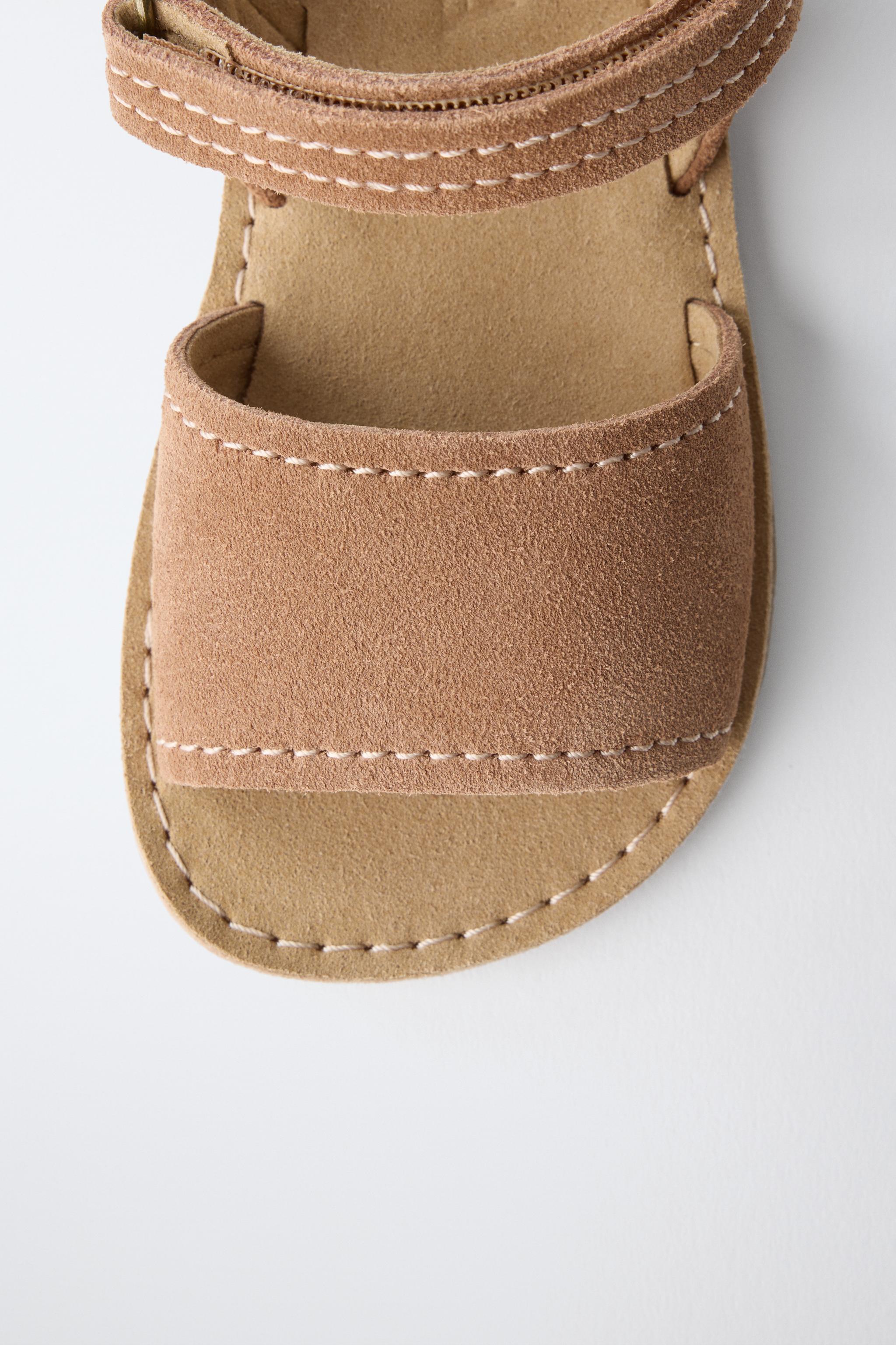 SANDALES EN CUIR PIEDS NUS