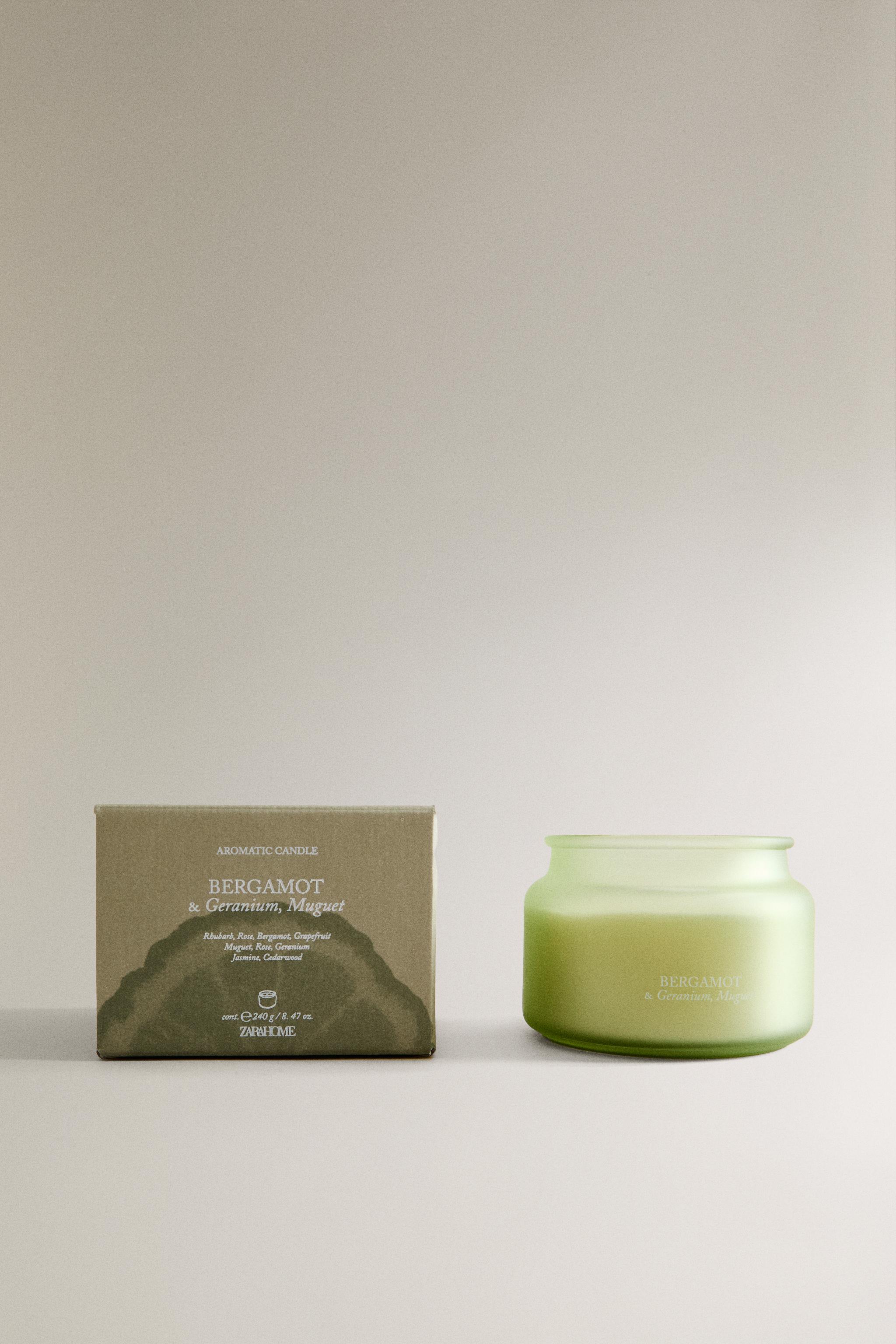 240 G) VELA AROMÁTICA BERGAMOT & GERANIUM, MUGUET - Verde / Grama