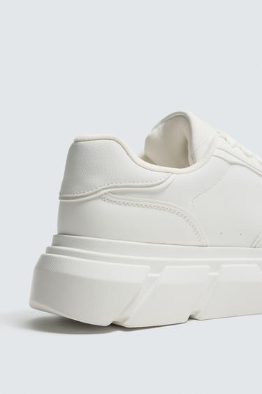BASKETS À SEMELLES ÉPAISSES - Blanc de Zara - Image 2