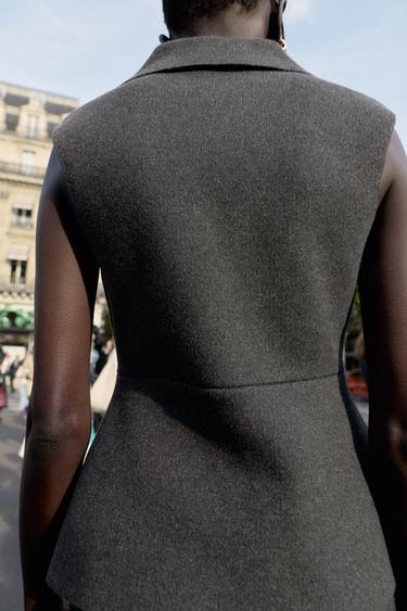 GILET AJUSTÉ EN MAILLE - Gris de Zara - Image 2