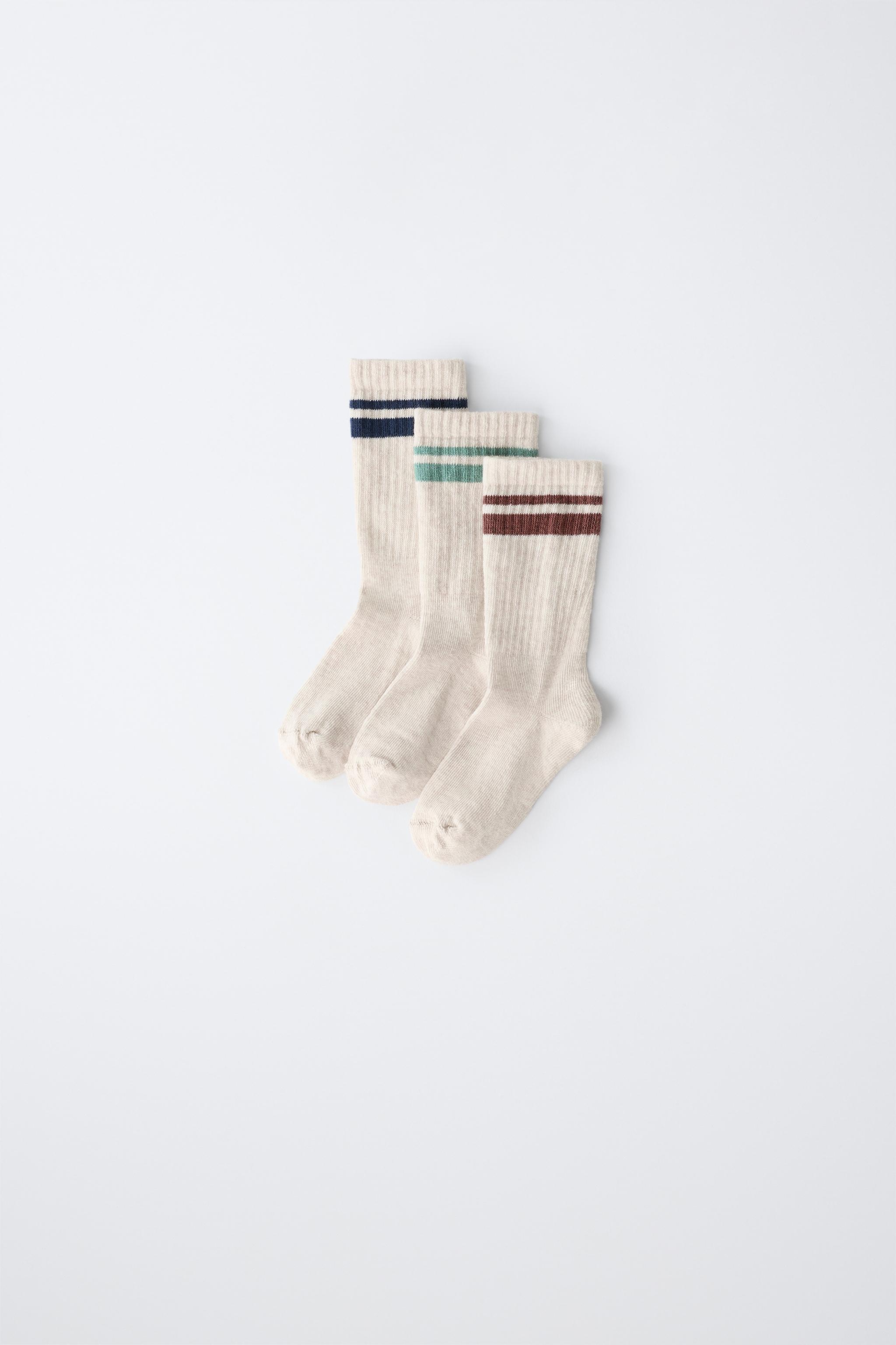 THREE-PACK OF SPORTY STRIPED CREW SOCKS