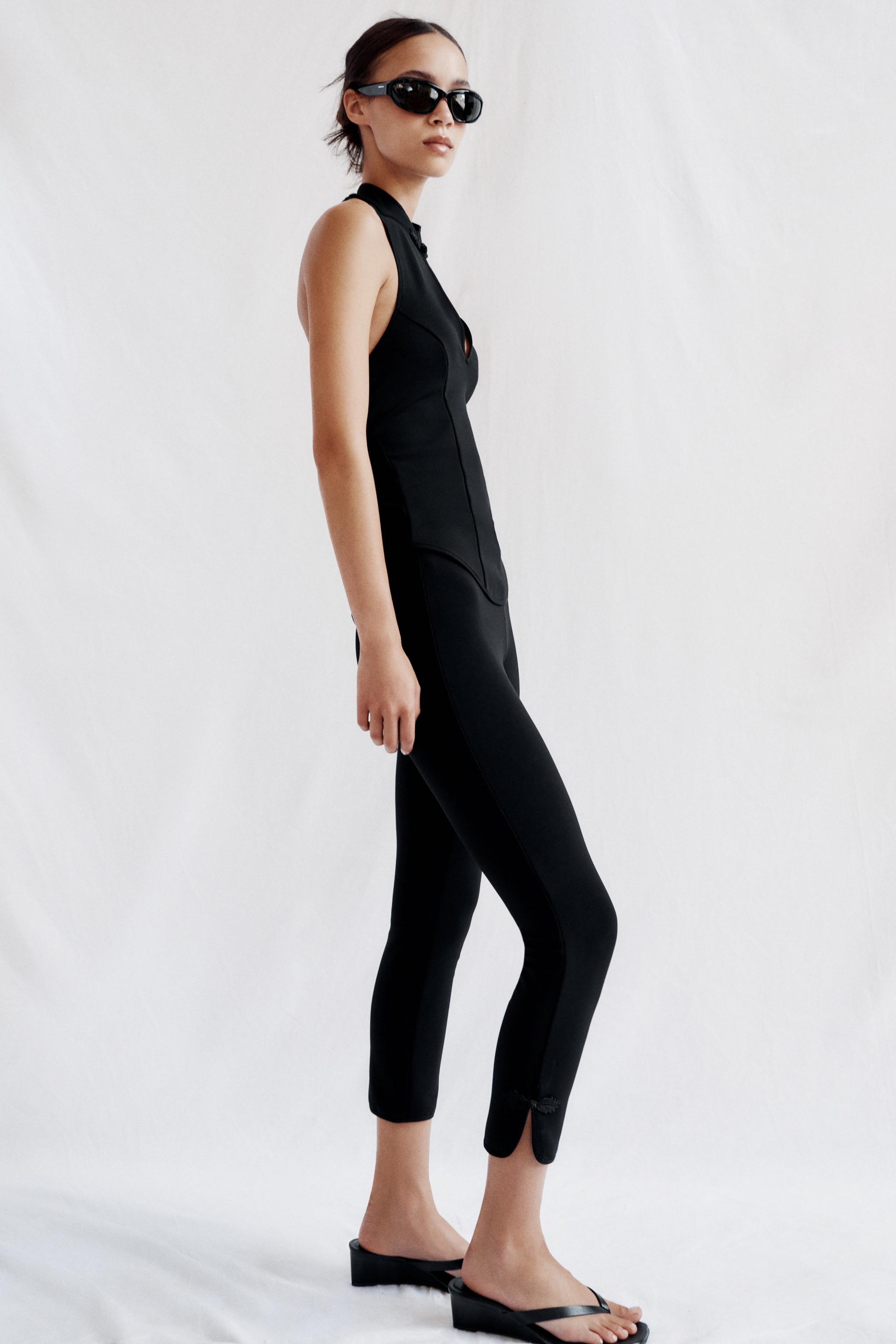 HALTER NECK FROG FASTENING TOP