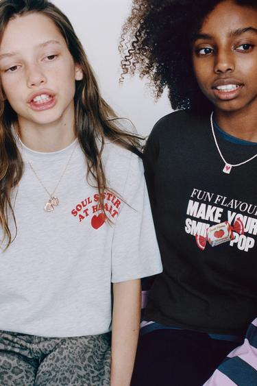 ФУТБОЛКА С ПРИНТОМ «ВИШНИ И КОНФЕТЫ» — ЧЕРНЫЙ от Zara