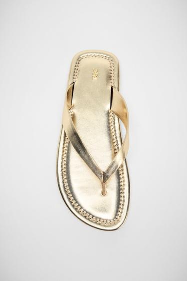 SANDALIA PLANA PIEL - Oro de Zara