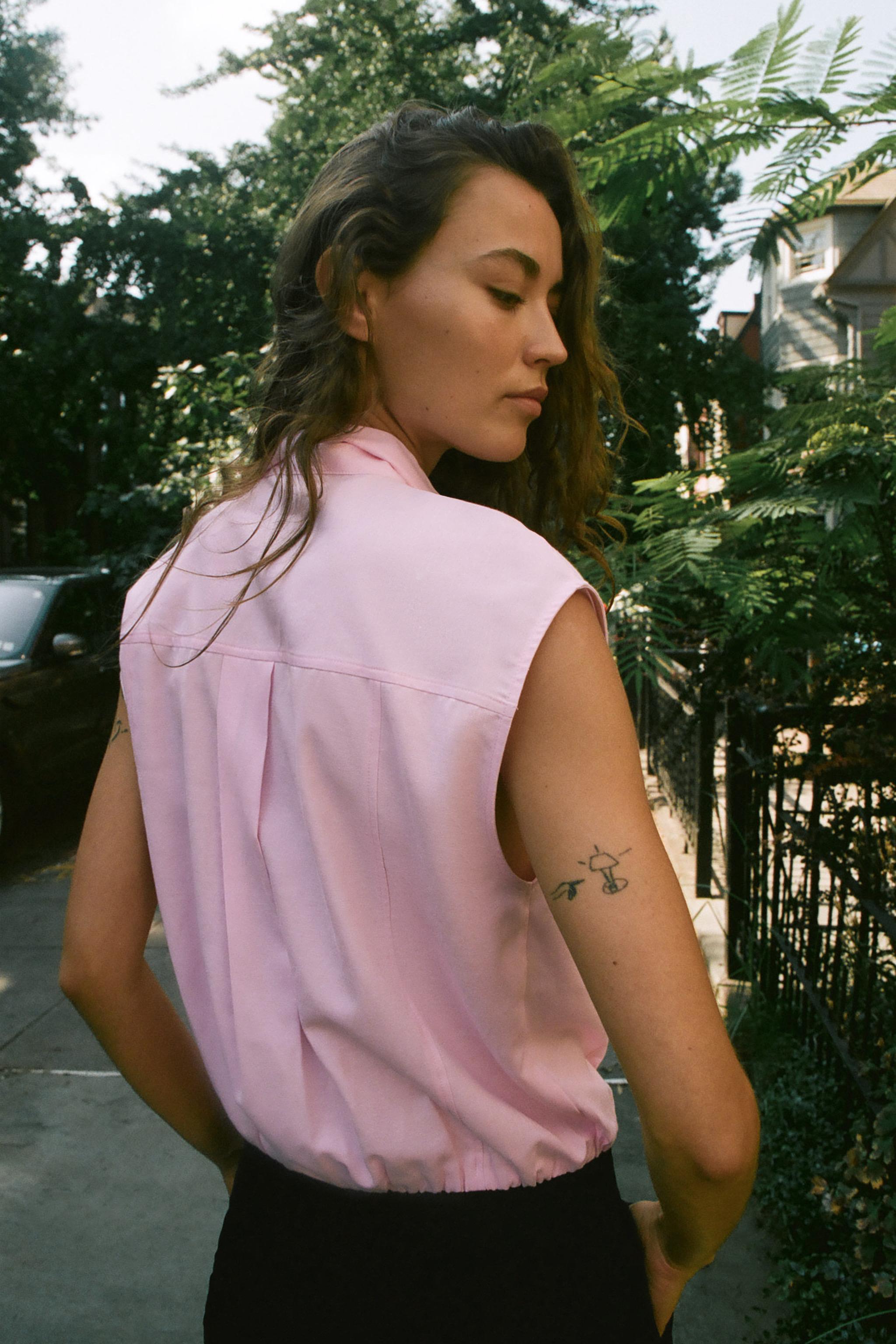 SLEEVELESS BOW BLOUSE