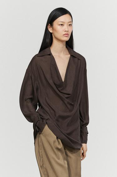 Chemisier fluide à encolure drapée 100 % soie - Marron de Zara