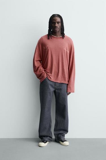 CAMISETA RELAXED FIT ALGODÓN - LIÑO TEXTOS - Vermello de Zara - Imaxe 0