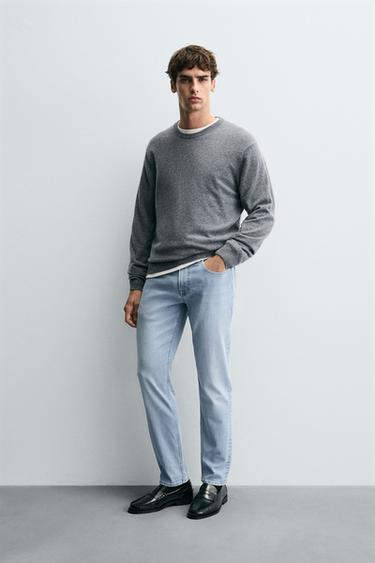 JEANS SLIM FIT بيزك - أزرق فاتح الخاص بـ Zara
