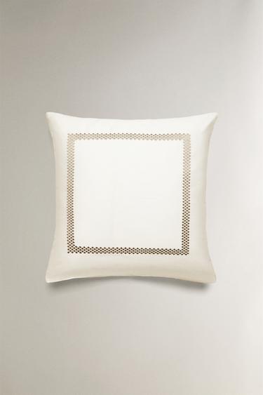 TAIE D’OREILLER SATIN BRODÉ GÉOMÉTRIQUE - Marron / Taupe de Zara - Image 1