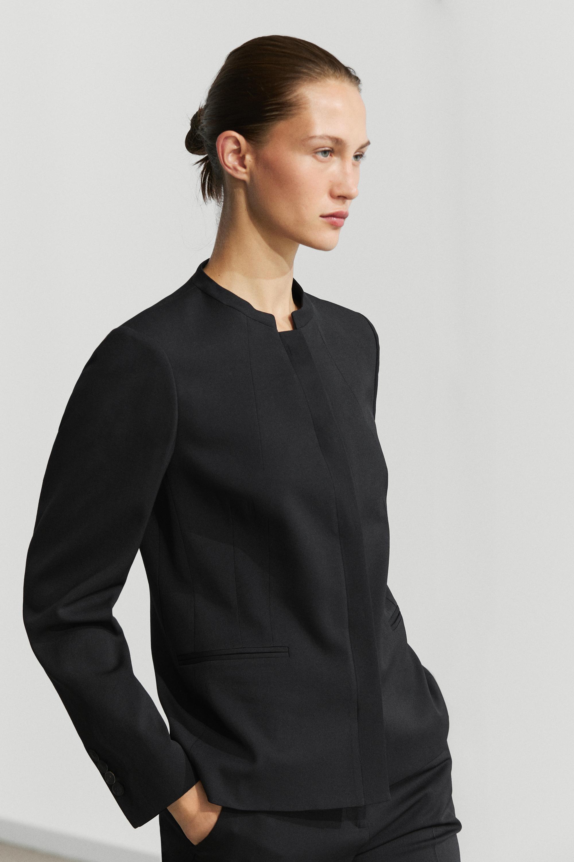 Round neck blazer with darts