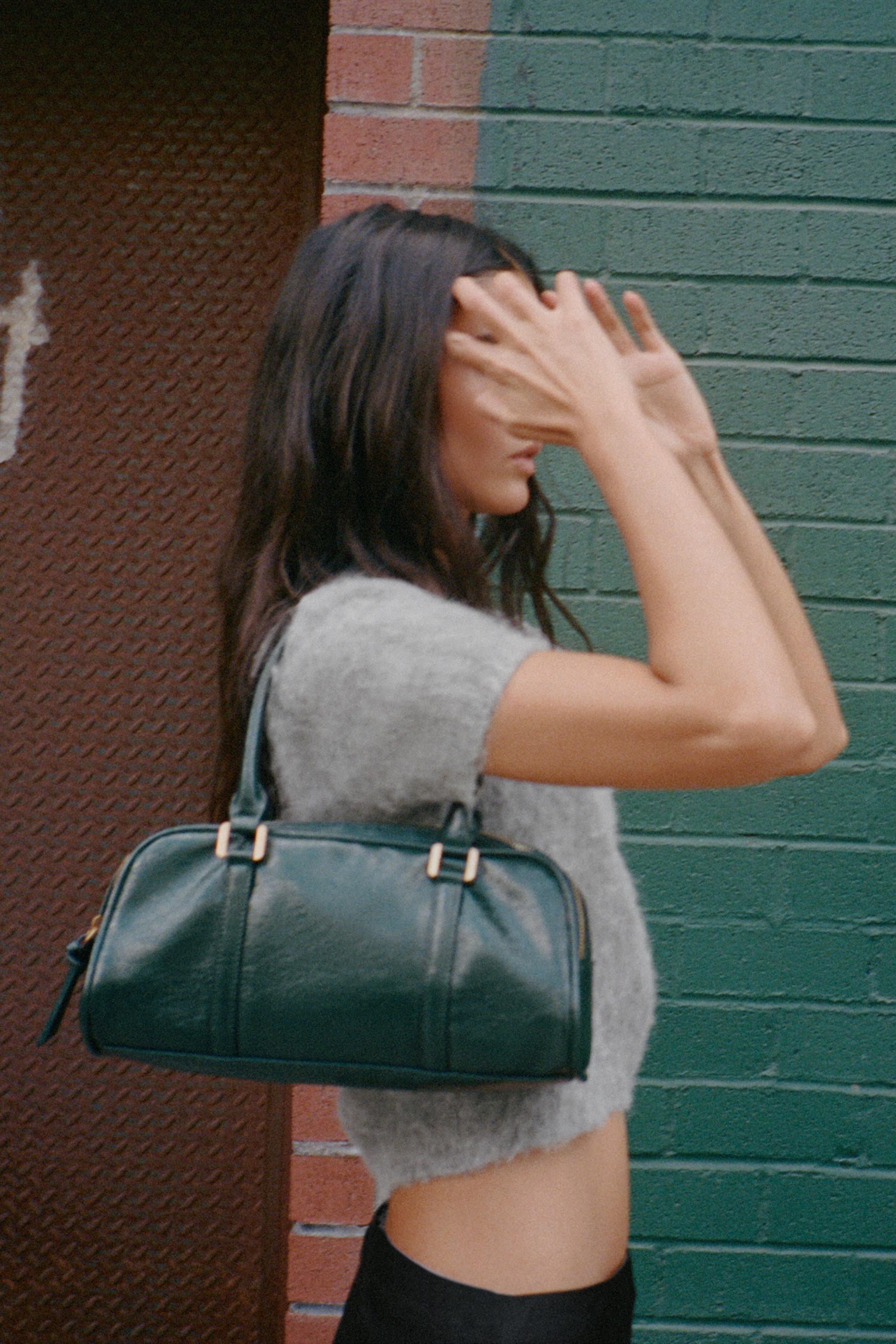 ZARA ブラウン ジッパーボストンバッグ ZARA ジッパーボストンバッグ - メルカリ