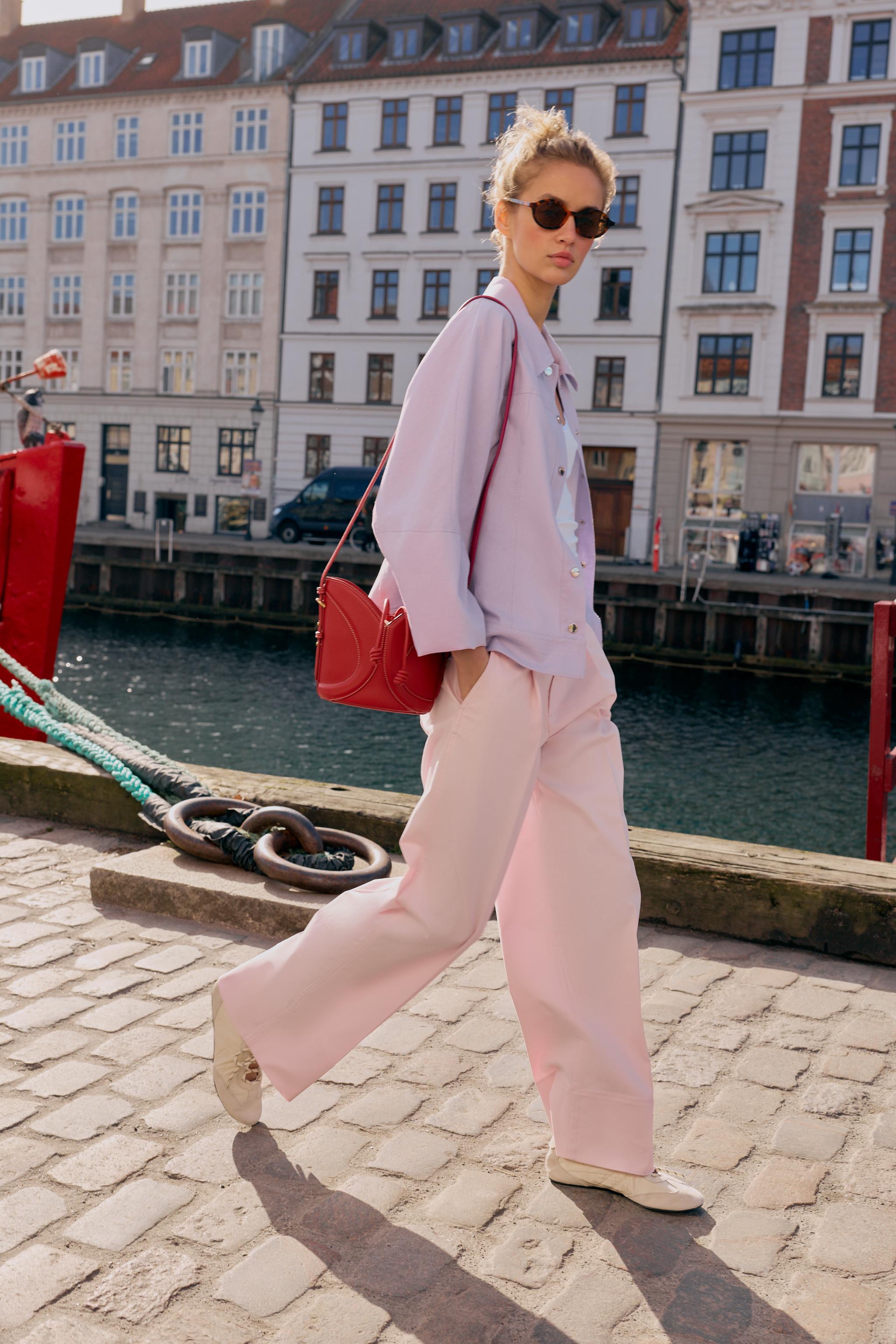 PANTALON CHINO À PINCES
