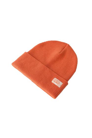 GERIPPTE STRICKMÜTZE MIT ETIKETT - Orange von Zara