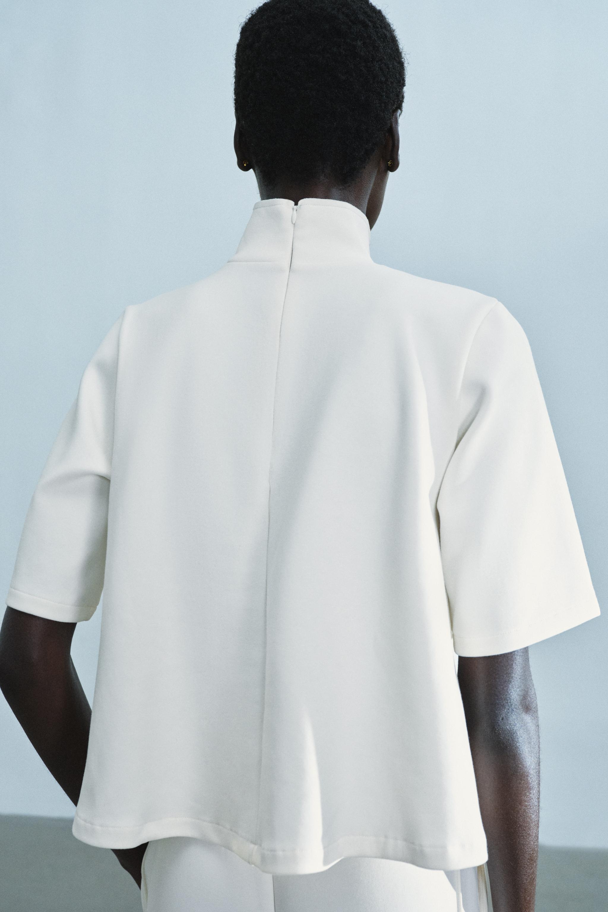 INTERLOCK HIGH-NECK TOP