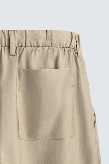 PANTALON FLUIDE À PLIS - Vert olive de Zara - Image 9