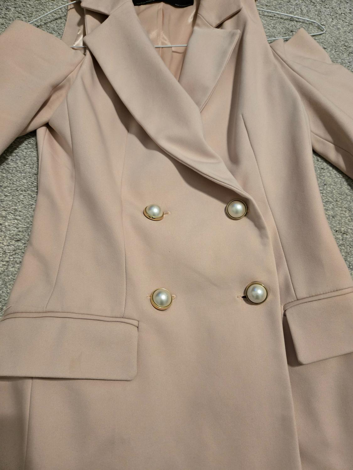 COLD SHOULDER BLAZER WITH PEARL BUTTONS - Image 2