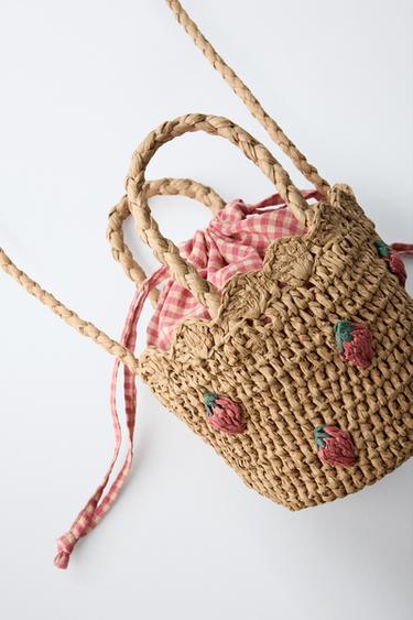 CESTO COM EFEITO DE RÁFIA E MORANGOS - Marrom-camel da Zara