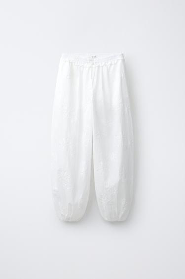 PUMPEBUKSER MED BRODEREDE BLOMSTER - Hvid fra Zara