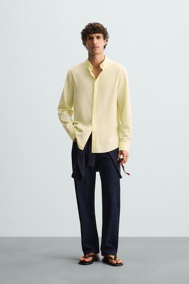 CAMISA REGULAR FIT - Amarillo claro de Zara - Imagen 0