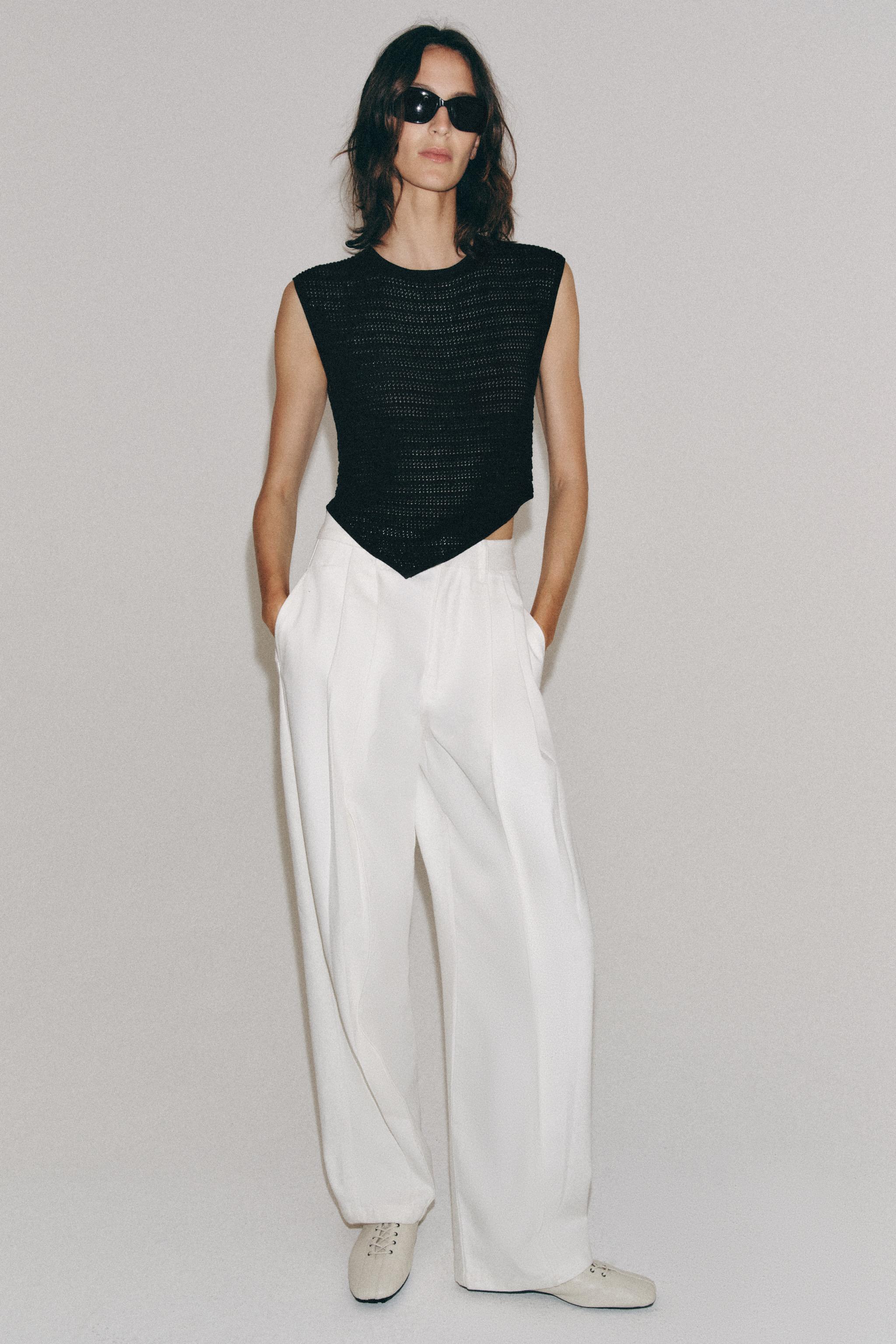 白黒2枚セットwerthy ASYMMETRY TANK(Cup in) ASYMMETRISCHE TRICOT TOP - Zwart | ZARA Nederland / The Netherlands